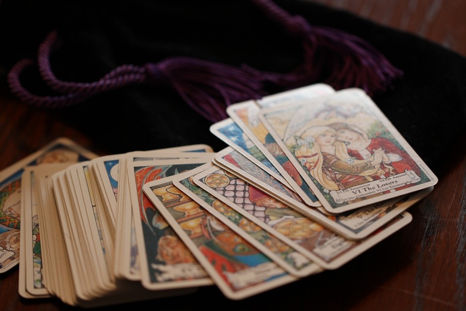 Tarot Falı Rehberi: Kartların Gizemli Dünyası